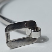 SQUARE TOP BANGLE