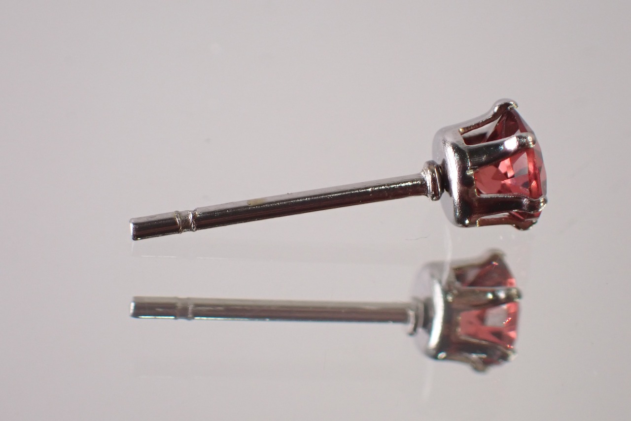ピンクガーネットピアス　約4mm　[D9-128]