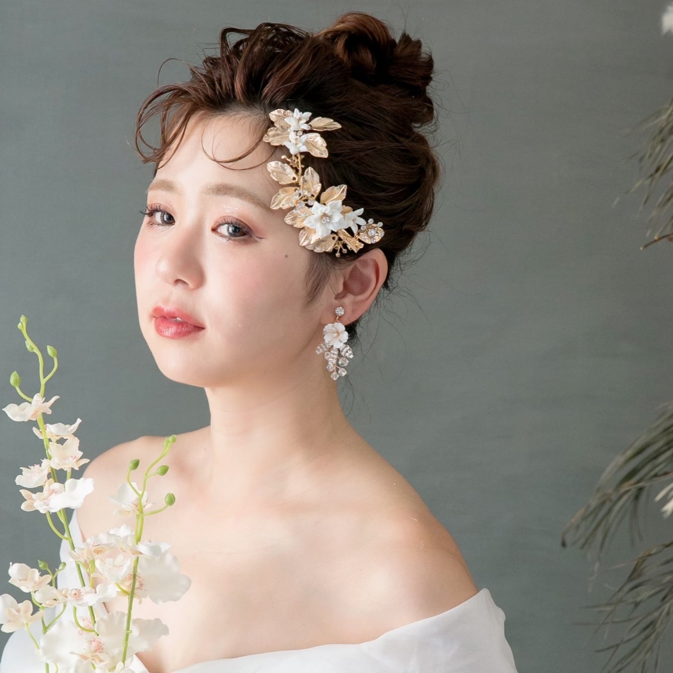 H-140 ウェディング アクセサリー【ゴールドリーフ ホワイトフラワー ヘッドドレス】ブライダル 髪飾り