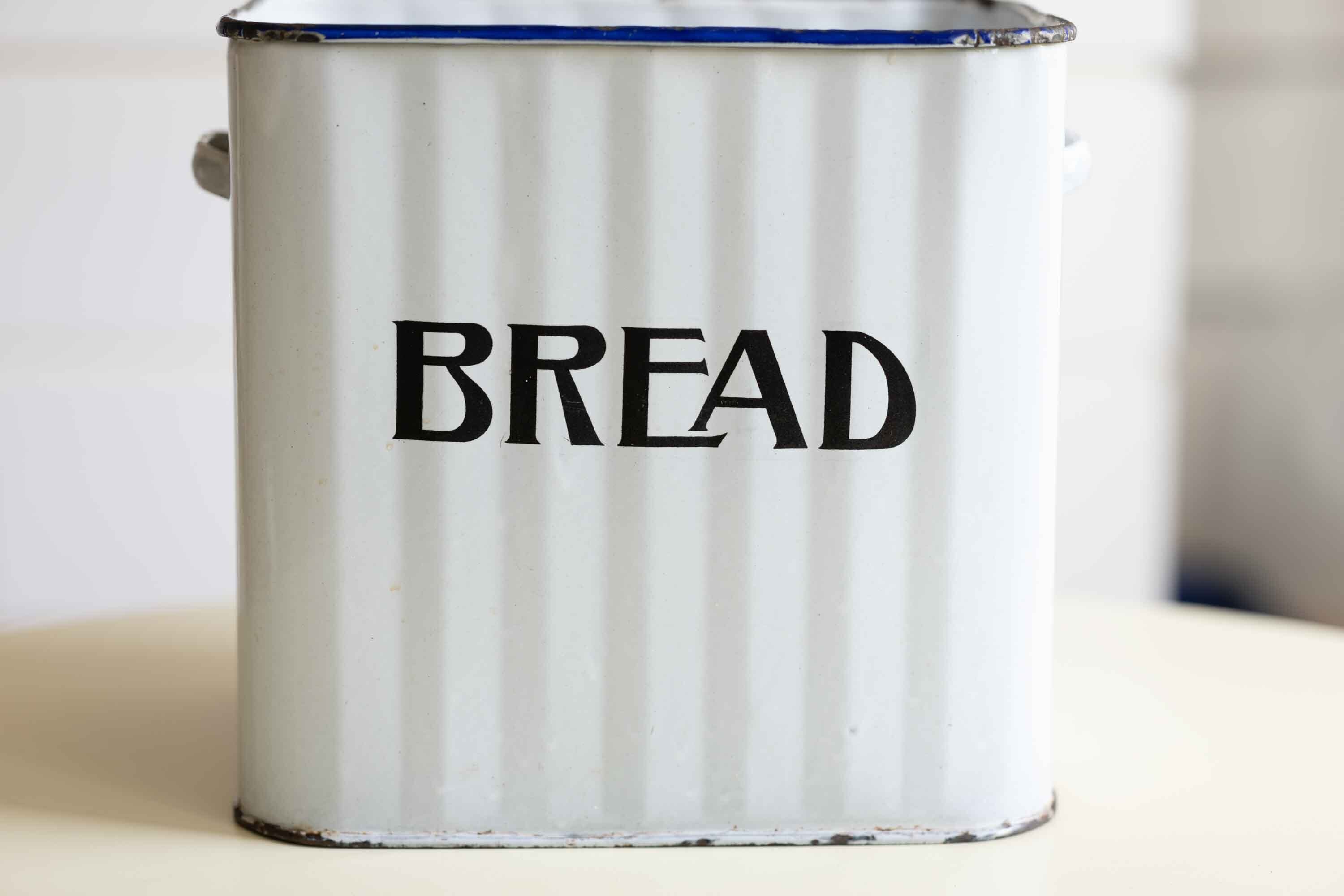 英国アンティーク ブレッド缶 縦にウェーブが入った珍しいタイプです。 No.34 フタなし