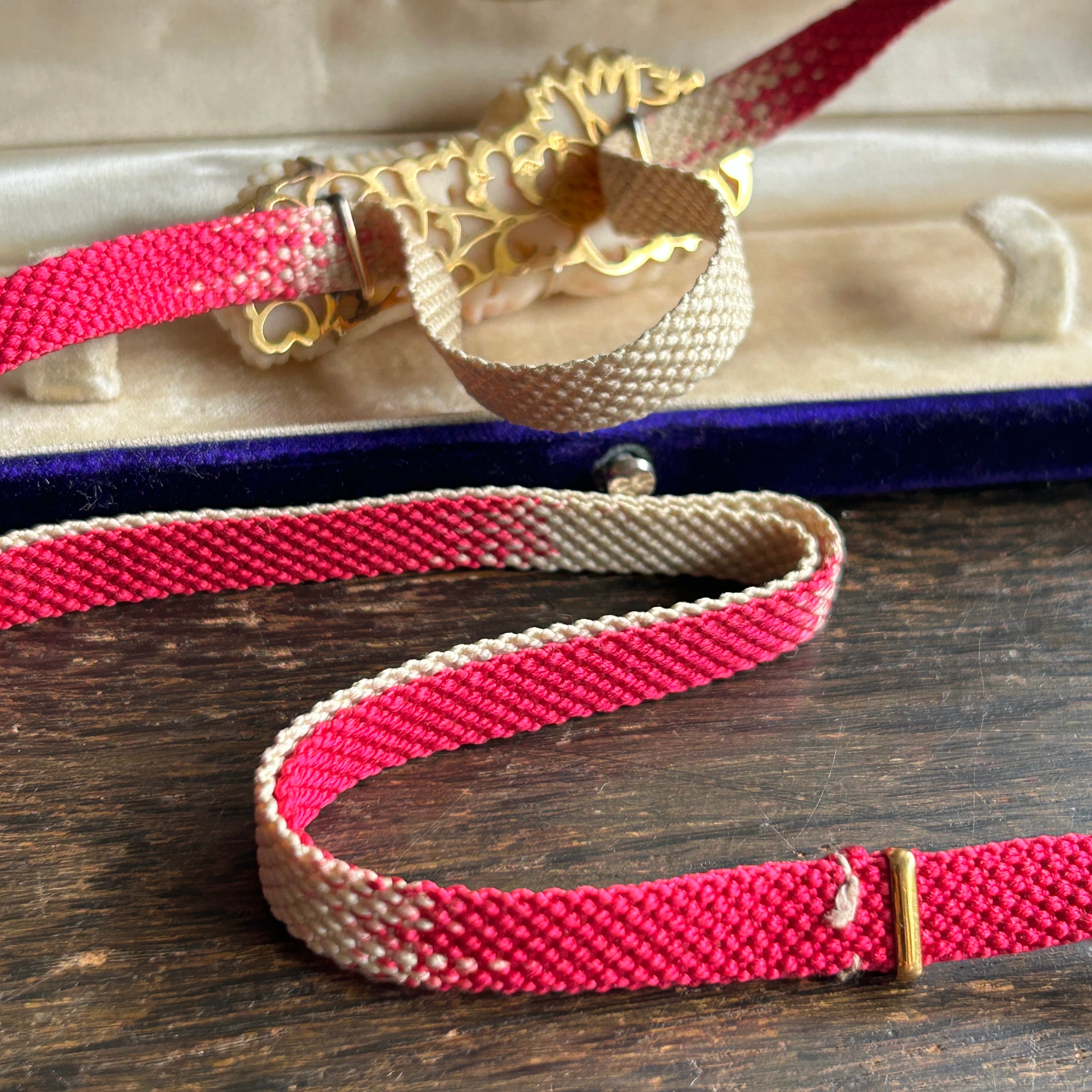 アンティーク　昭和5年　白珊瑚の牡丹帯留め