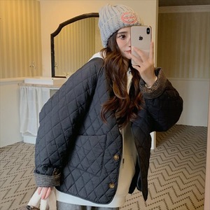 【送料無料】 アウター ショートコート ジャケット コート 羽織り 2色 色 キルティングジャケット ショート ショート丈 袖あり 長袖 フレア Aライン 無地 ポケット かわいい 大人可愛い 綺麗 シンプル カジュアル 大人 おしゃれ お洒落 大人女子 こなれ感 コンサバ 定番アイテム 体型カバー 冬 30代 40代 レディース 女性用 ママ ママ服 OL 通勤 デート お出かけ 女子会 お呼ばれ お茶会 授業参観 休日 アウトドア 韓国系 スタイル 楽ちん あったか 暖かい 着痩せ オーバーシルエット