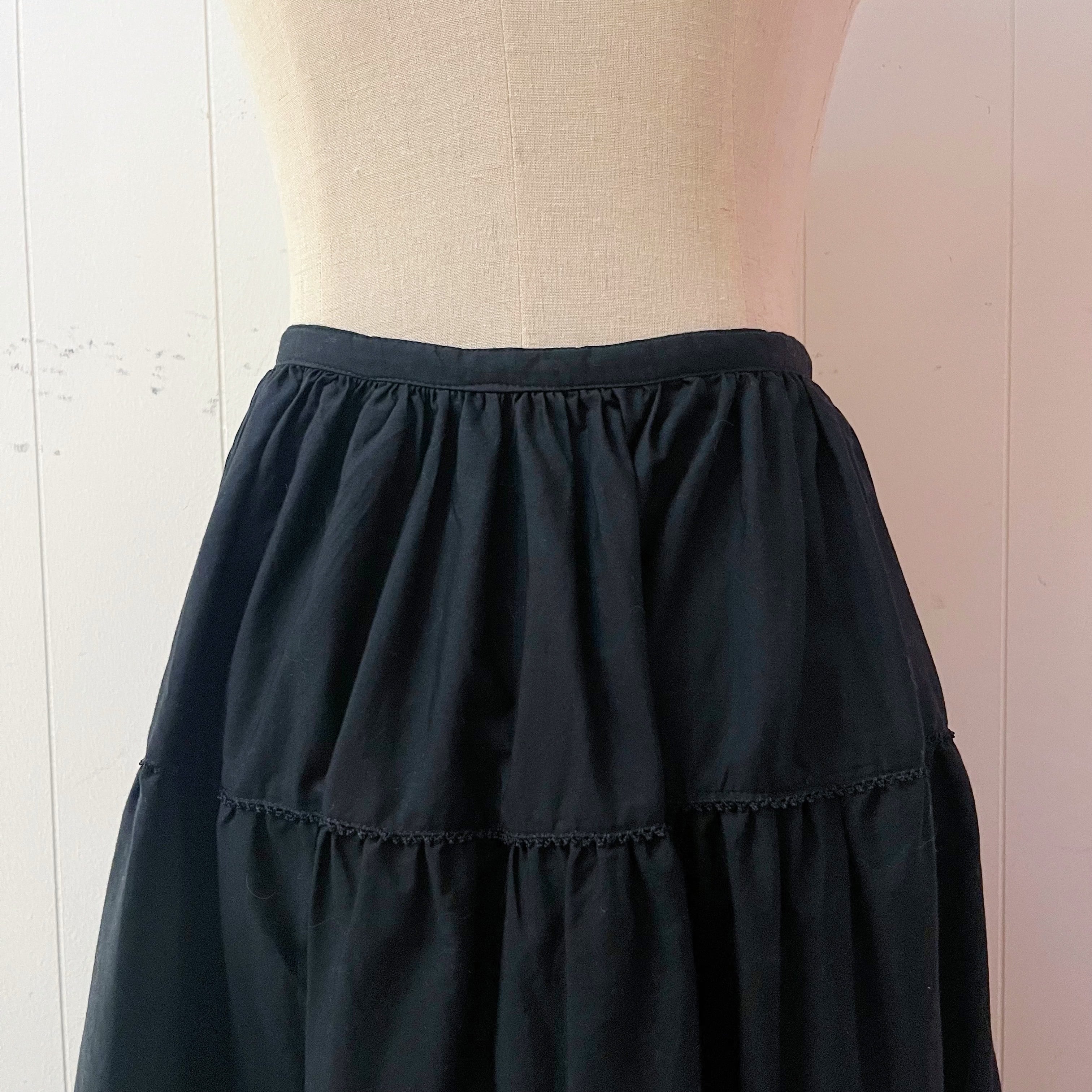 KETTY / black frill tiered skirt