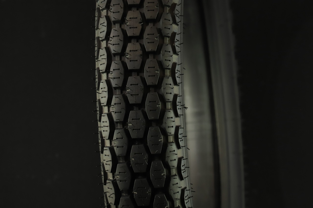 LOADSTAR TIRE "ROUGH-CRUISE" 4.00-18