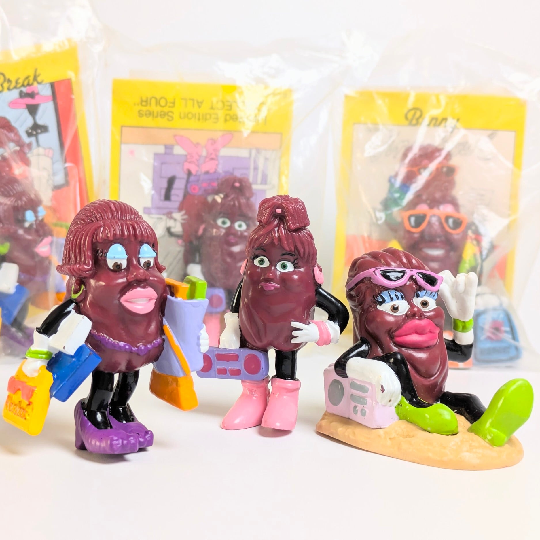 ☆ VINTAGE 1988 ☆ 【 California Raisins（カリフォルニアレーズン）】『 BEACH / ビーチ 日光浴 』 PVC フィギュア ビンテージトイ 〚アメリカン雑貨 アメトイ〛