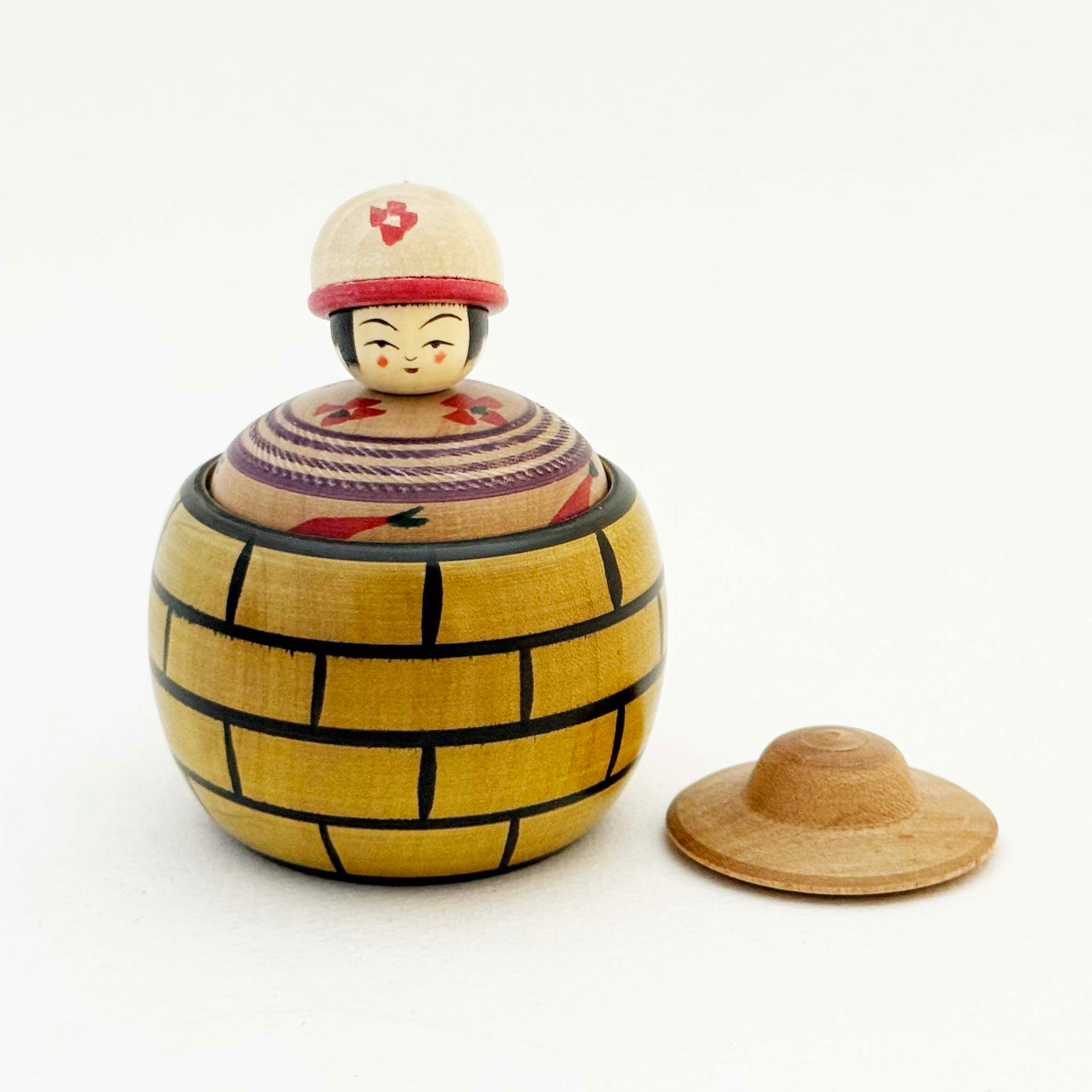 遠刈田系 / 六郷仁美工人（帽子着せ替え蓋物えじこB）