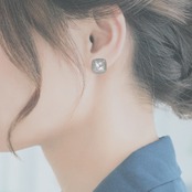 優しい印象をプラス！シルバー マット スクエア ピアス simple silver series mm1060