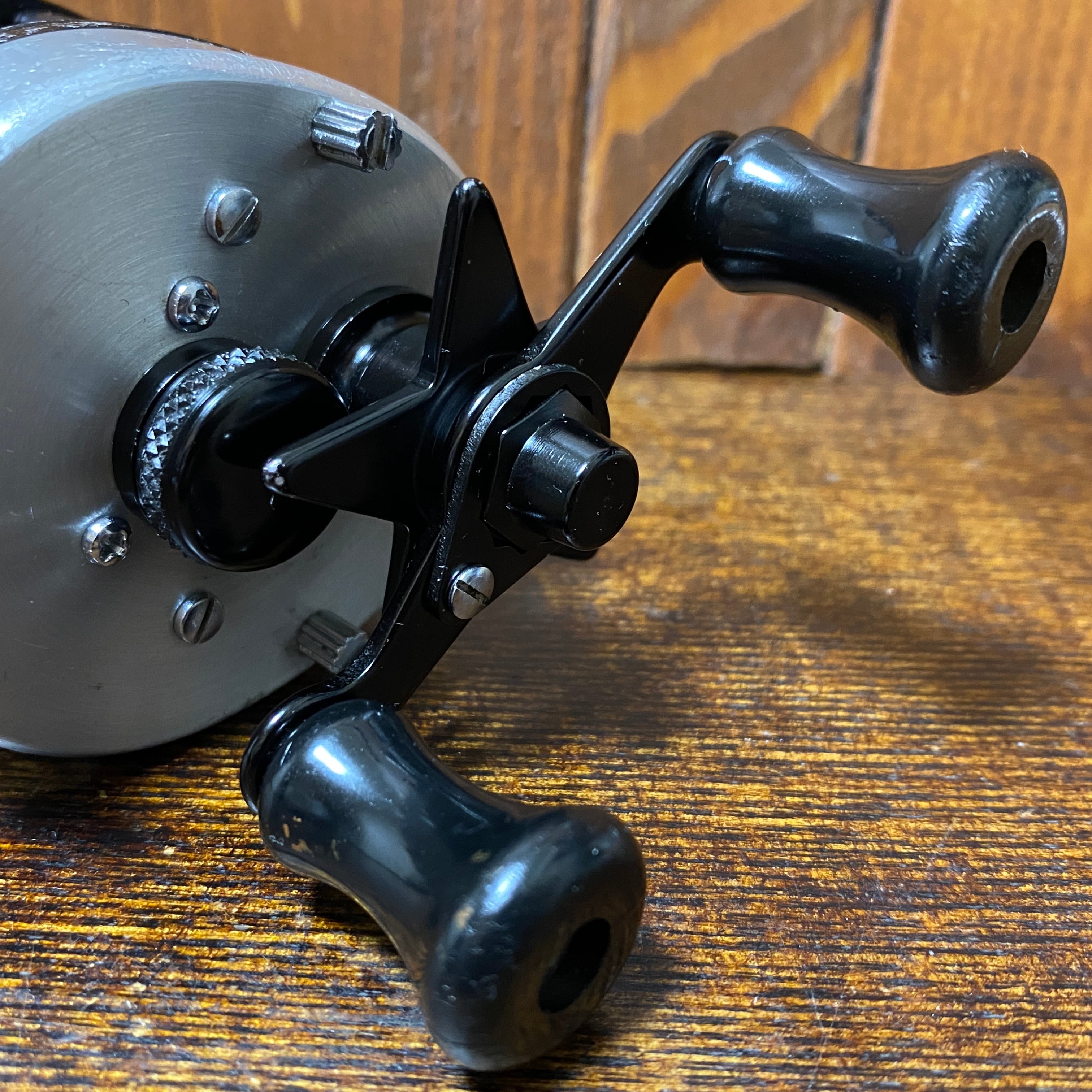 Pflueger 2600 model DB [4055] | Tackleshop GTA