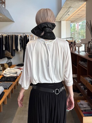 【26AW | WOMEN】MUKCYEN ムッシャン /  トップス / skin padded tee M269TS07