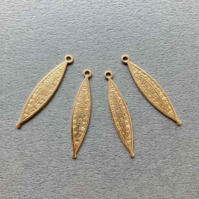 〈最終入荷〉USA真鍮 細長なつめ型チャーム