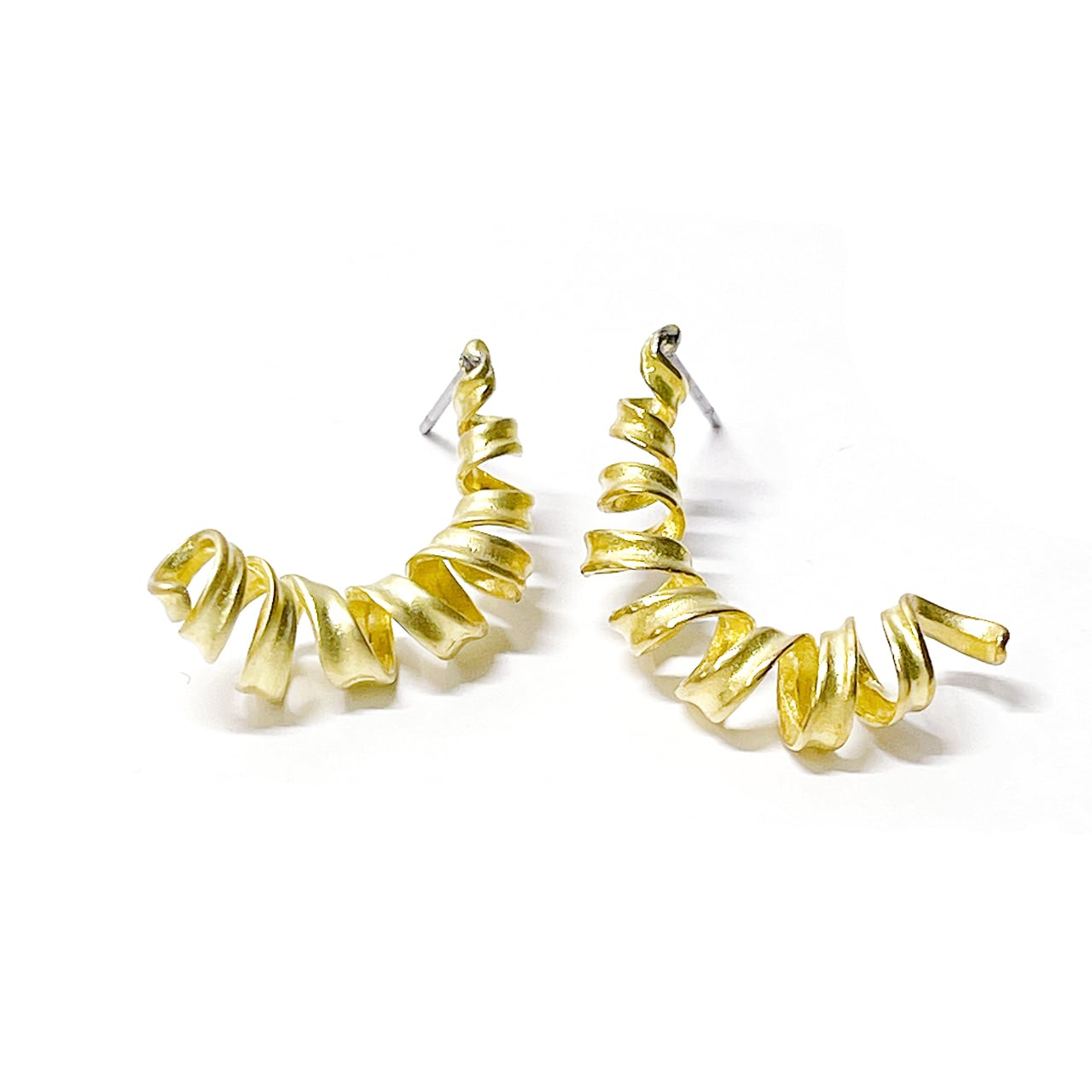 コイン ピアス 無垢真鍮 コイン型 ゴールド ピアス シンプル フェミニン 可愛い 揺れる 流れる シリーズ ピアス レディース