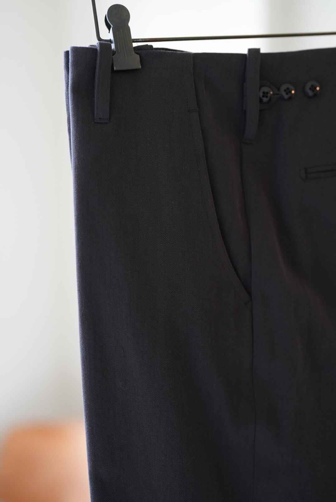 MAATEE&SONS CHINO TROUSER -GRAYSHAMBRAY- | TOMMY'S KURAMAE