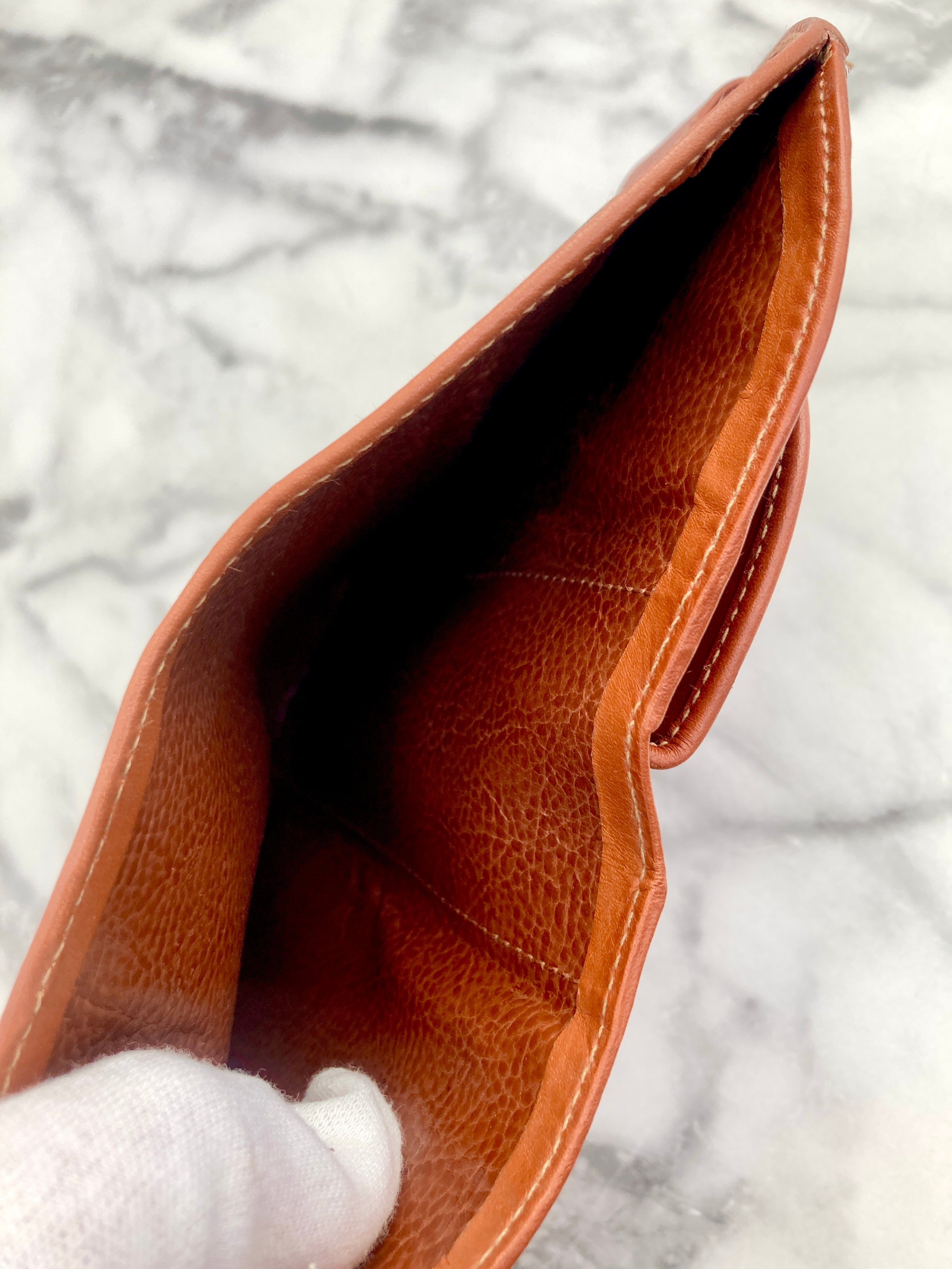FENDI フェンディ ぺカン FF型押し レザー 二つ折り財布 財布 FENDI フェンディ ぺカン FF型押し レザー 二つ折り財布 財布
