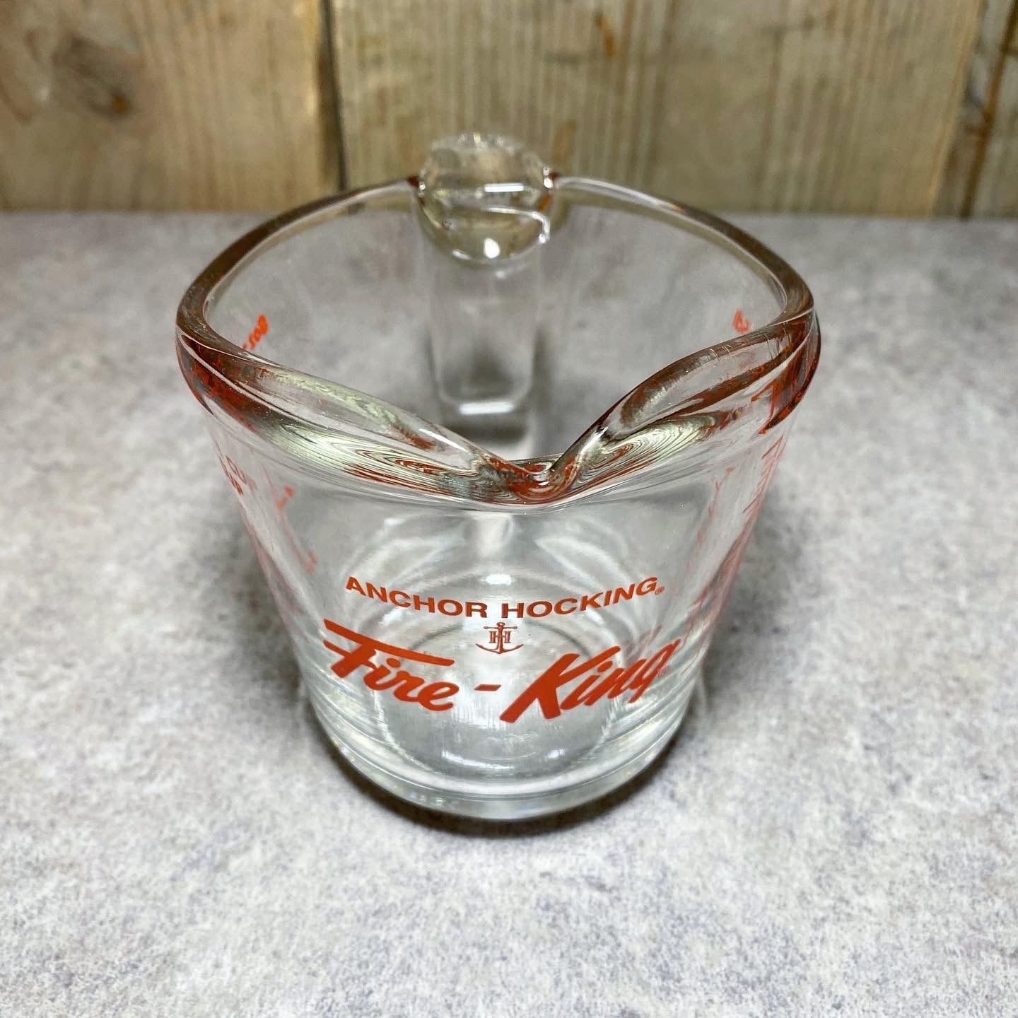 アンカーホッキング製(ファイヤーキング)ガラス瓶&マクドナルド缶バッジ アンカーホッキング製(ファイヤーキング)ガラス瓶&マクドナルド