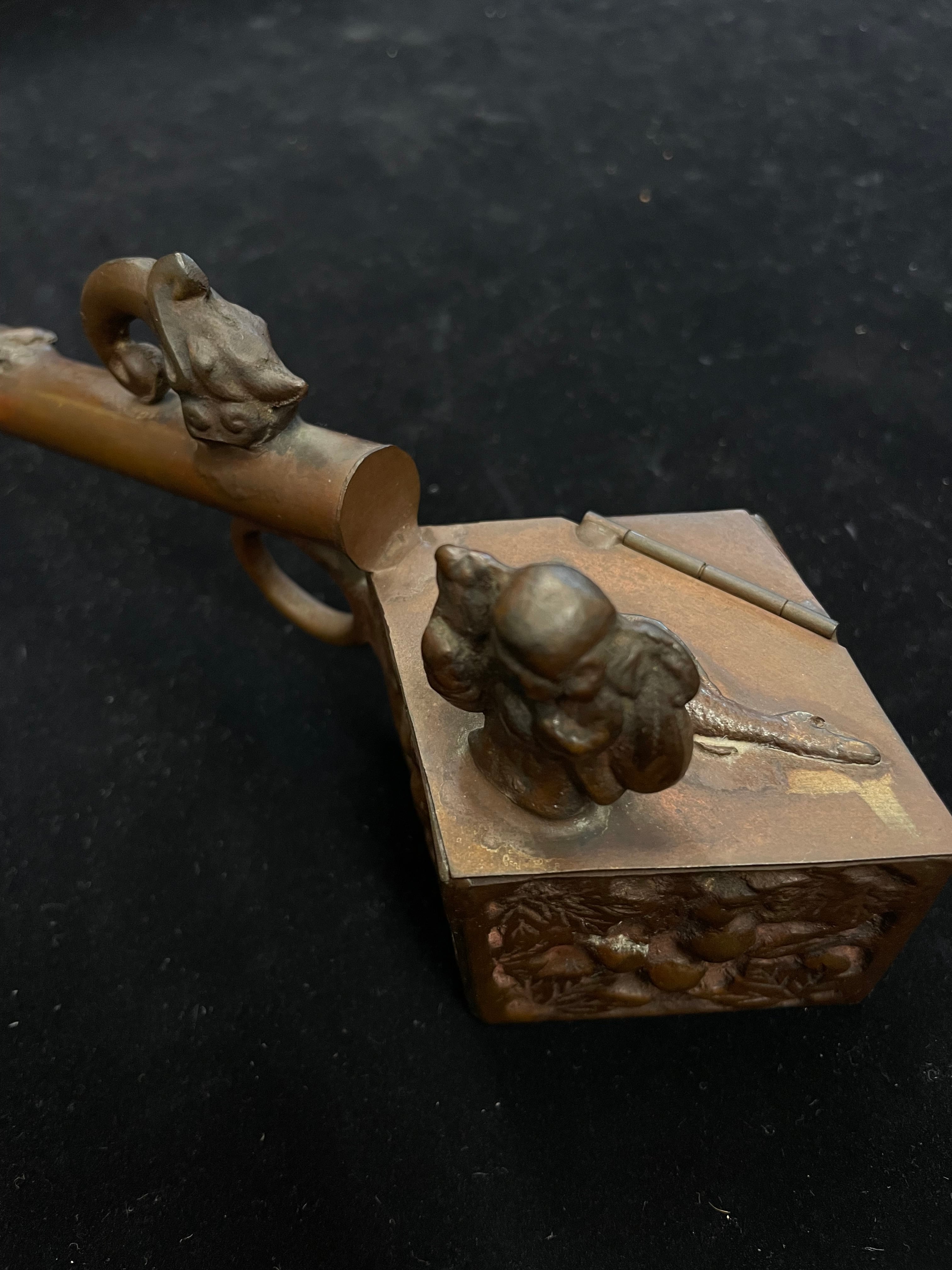 ナリトラ 時代提げ物　獣骨彫刻　銃型　矢立　筆入　C　9209 青銅製 矢立(やたて) | アウトレット 宝研堂