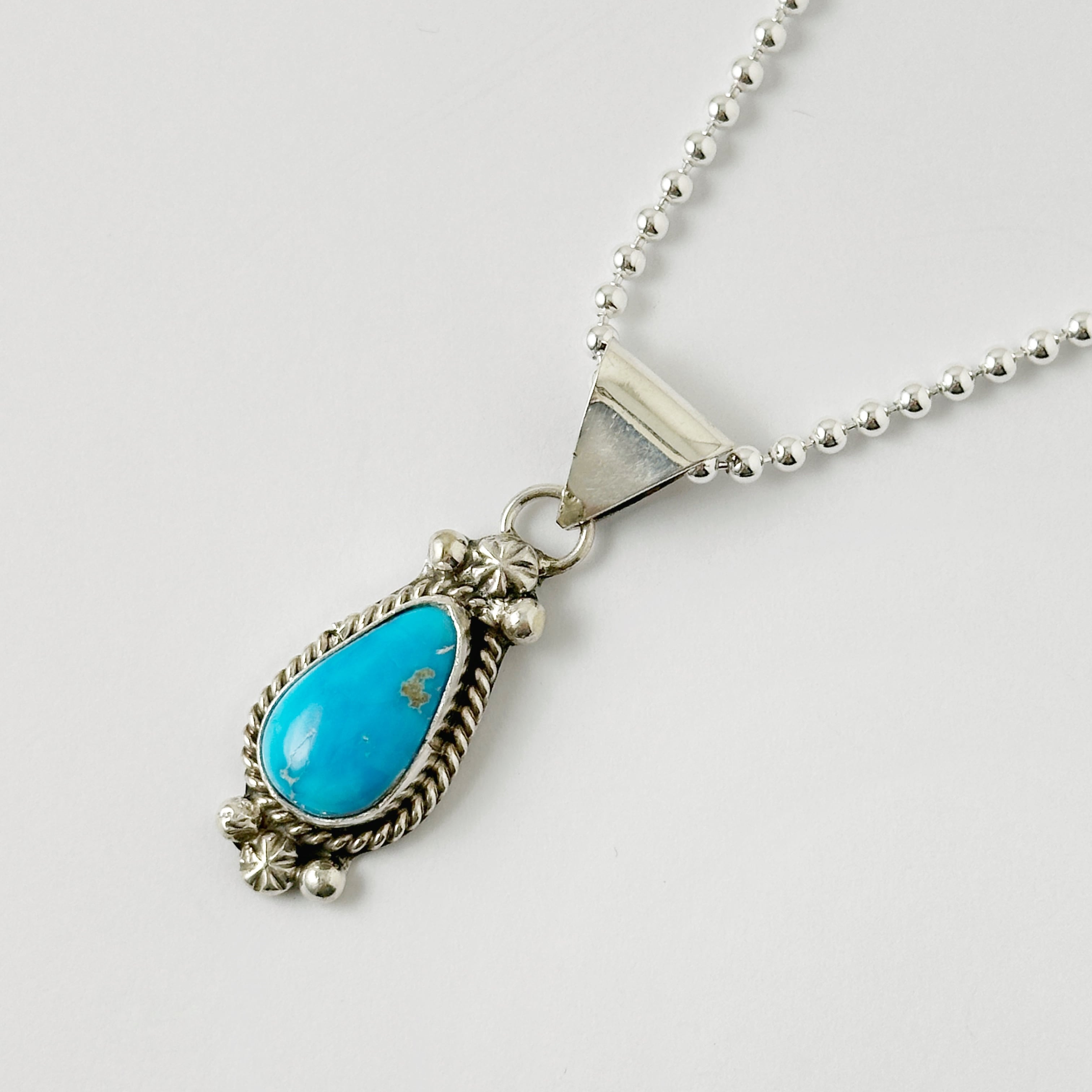 Indian Jewelry 》ROBERT MARTINEZ キングマン ターコイズ ペンダント
