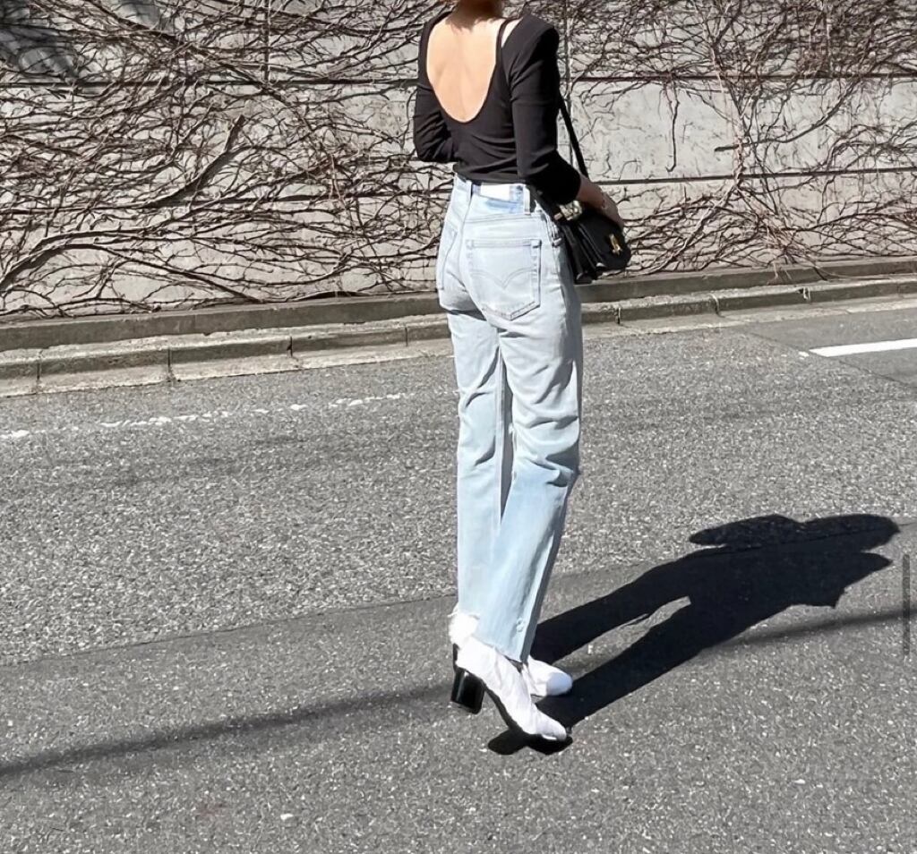 バックコンシャスパワショルトップス Lise ブラック | Cygne 