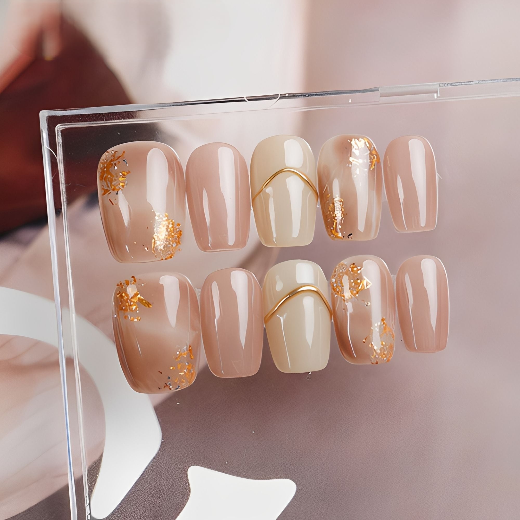 キャラメルニュアンス ネイルチップ キャラメルブラウン×ゴールドフレーク｜ニュアンスネイル | 【PLUM