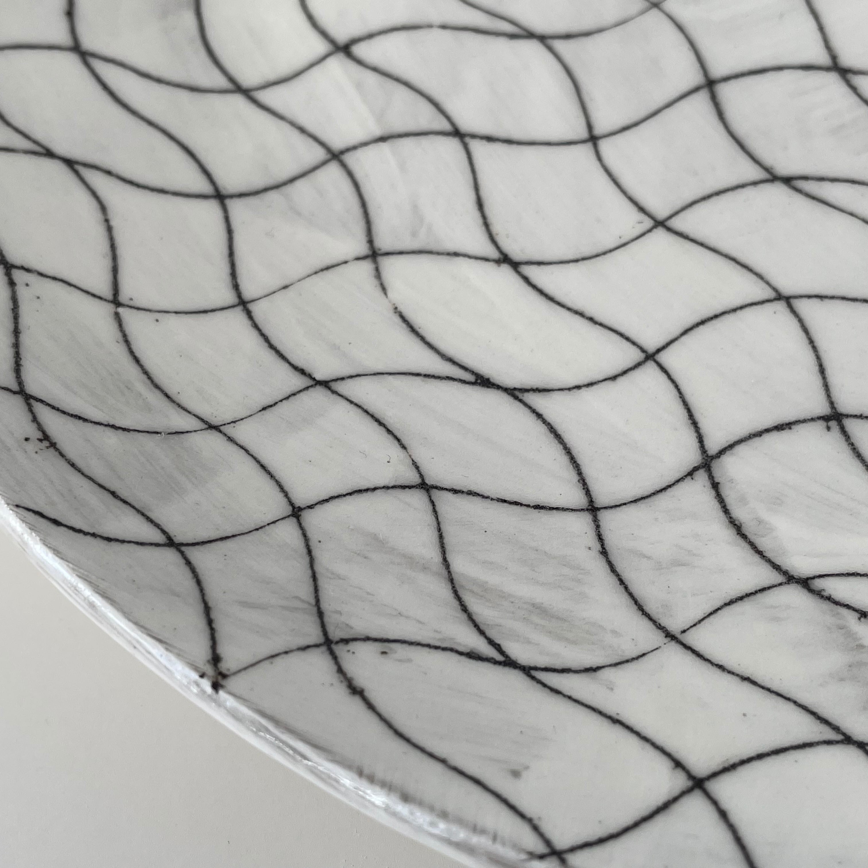 武田武人 作 平皿（波線） | AAOアートセレクション