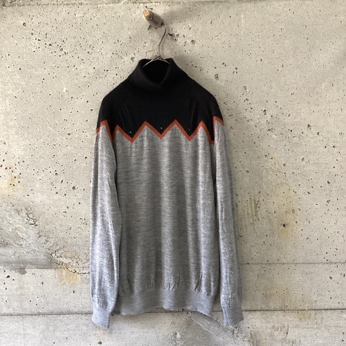 Gray stone decorated knit