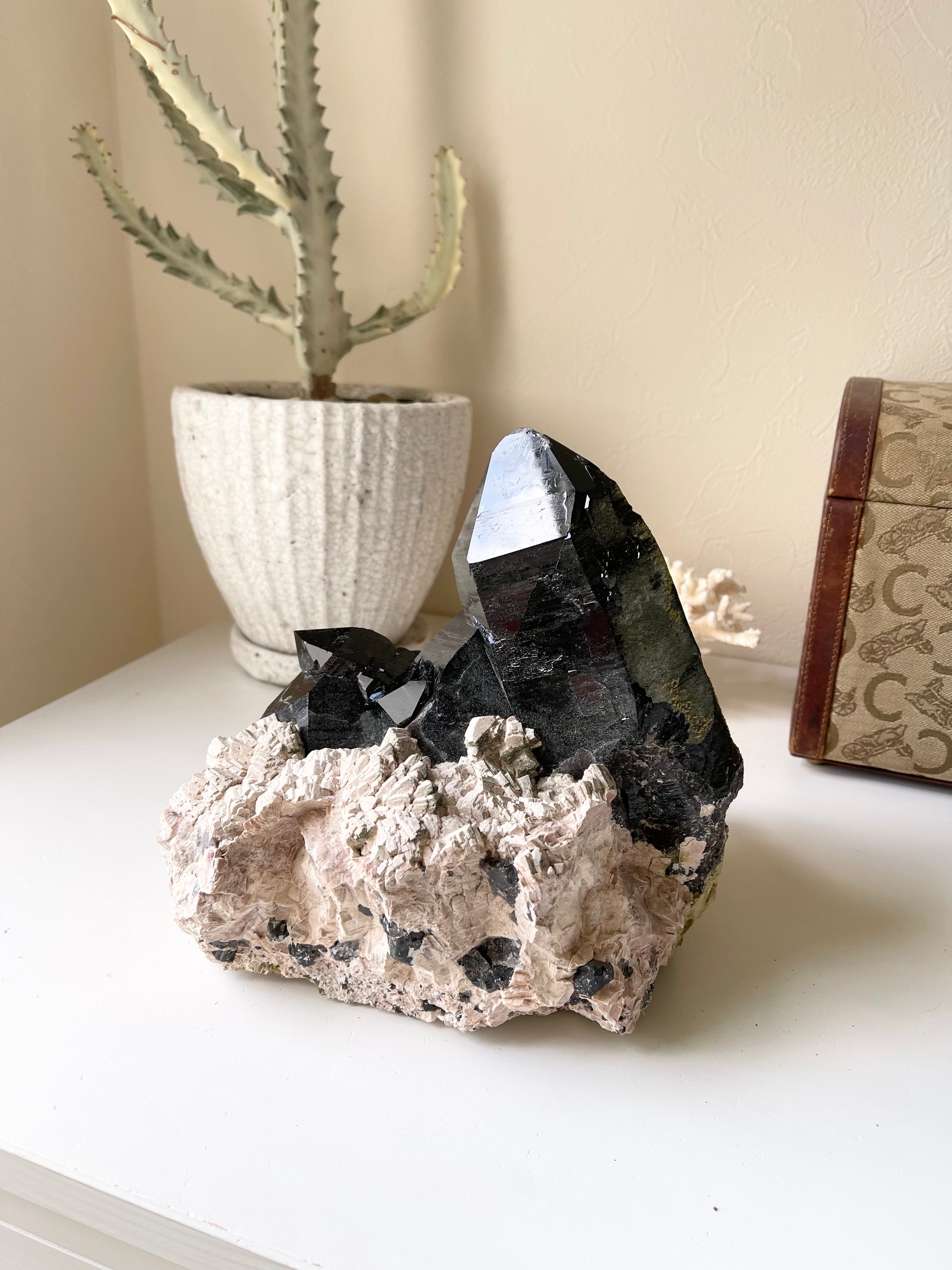 山東省産母岩付き黒水晶(モリオン)