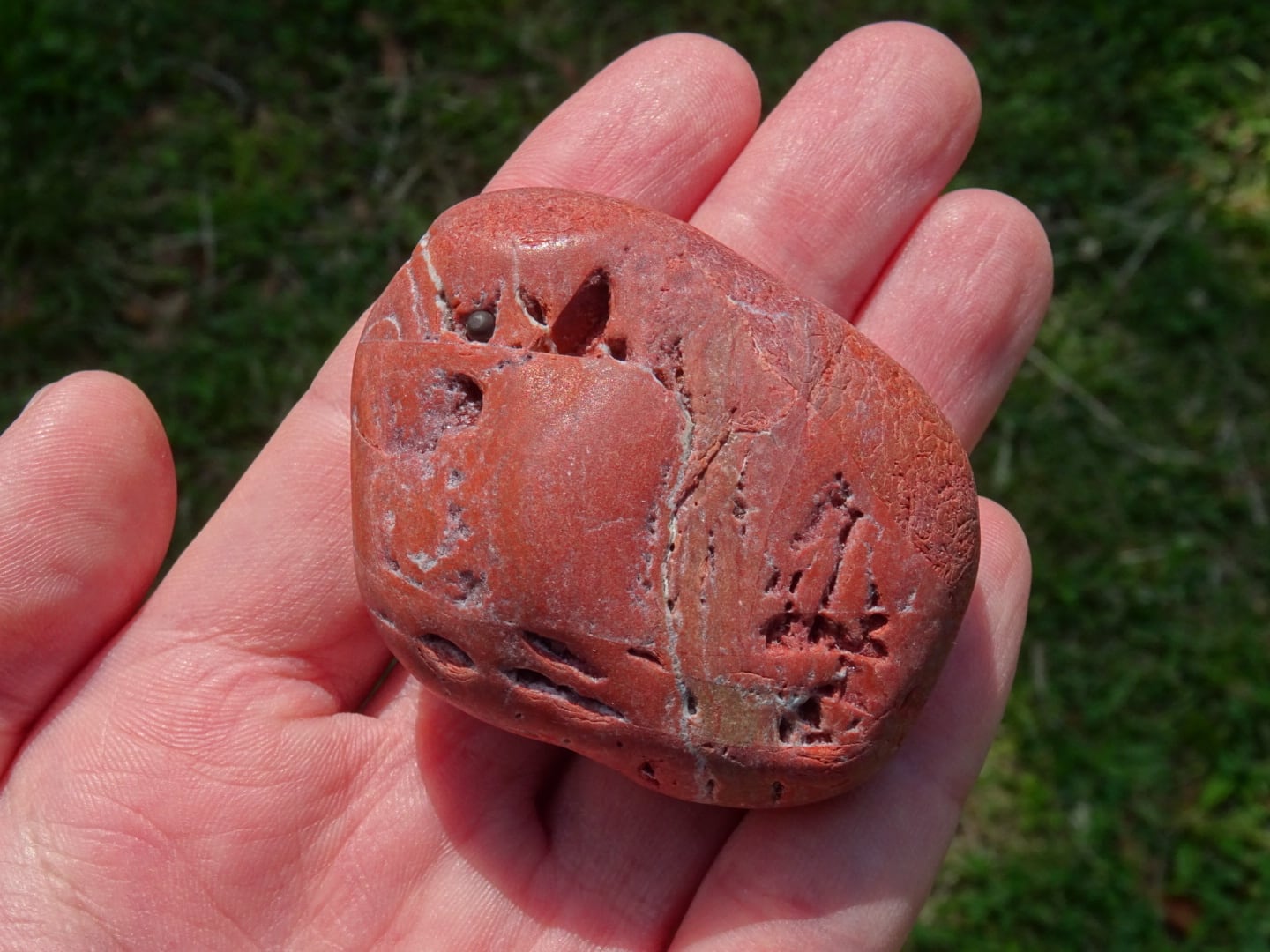 赤い石　　錦石 3e7cc53a029ffe62989ccfdcfbad5a