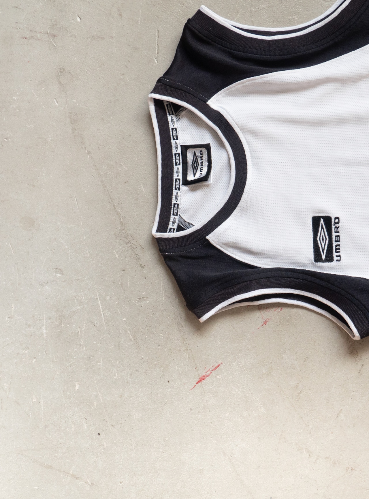 "UMBRO" used No sleeve pullover
