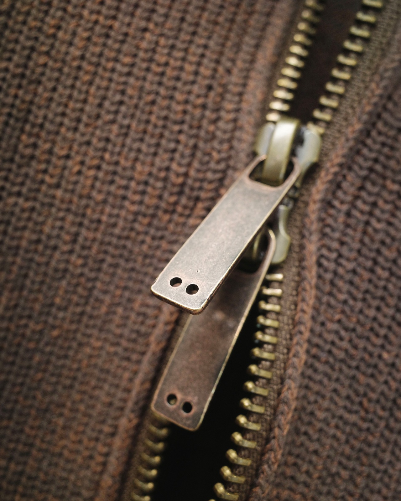 i’m here - Driver’s Knit Vest ：Black｜前後スイッチ／ダブルファスナー／立体リンクス