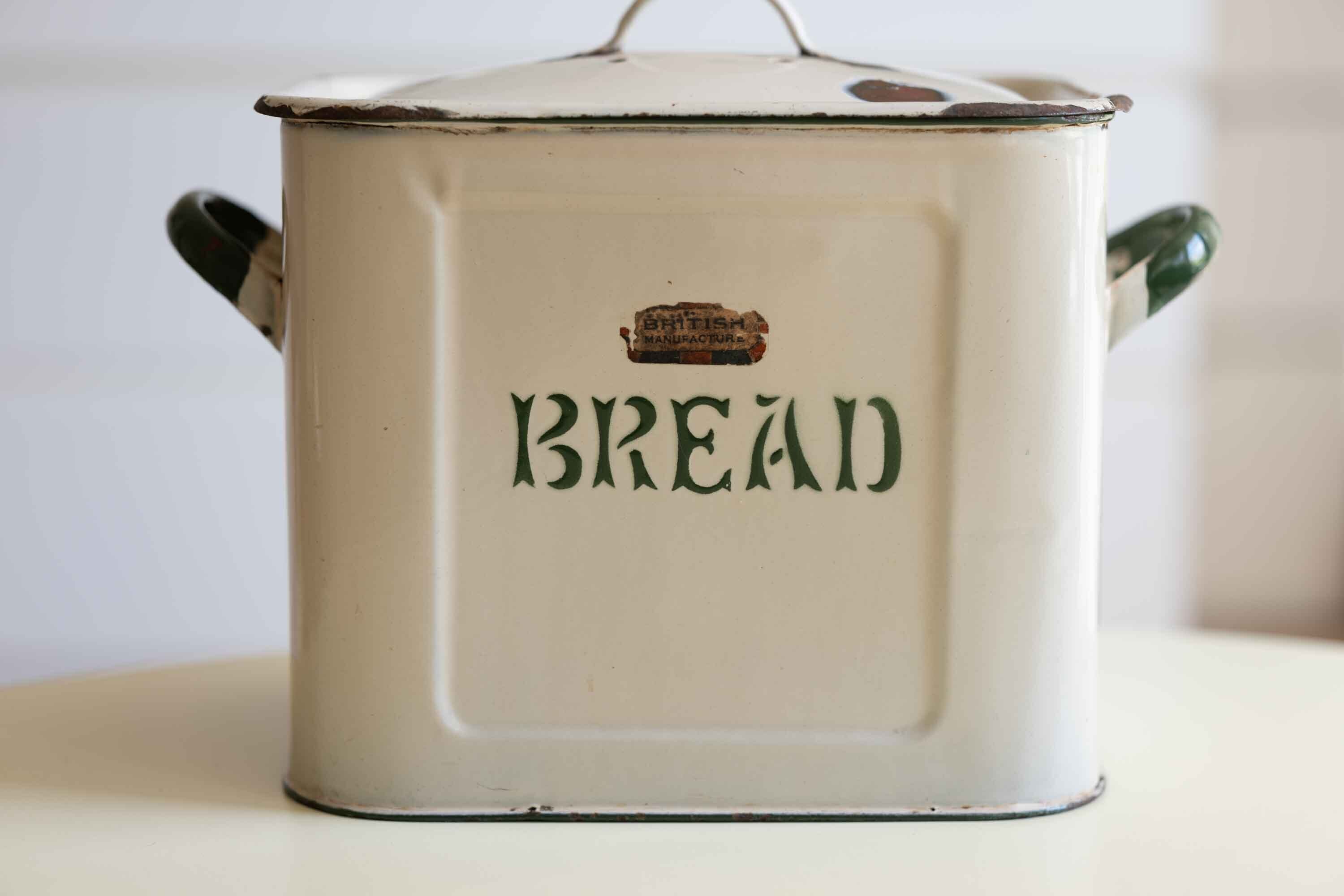 英国アンティーク　ブレット缶　No.39　クリーム色にみどりのふち　小ぶり