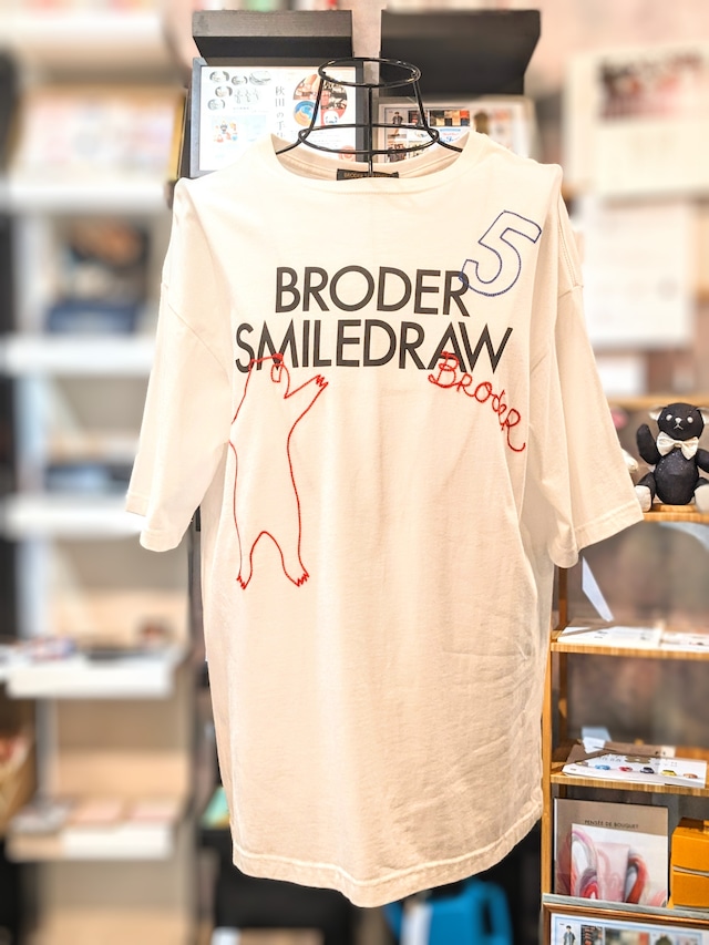 BRODRE PrintxEmbroiderd Tシャツ LOGO ホワイト [BR7004]