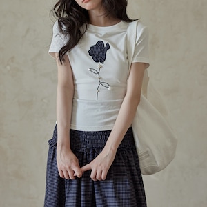 short style small short sleeved t shirt with rose illustration
