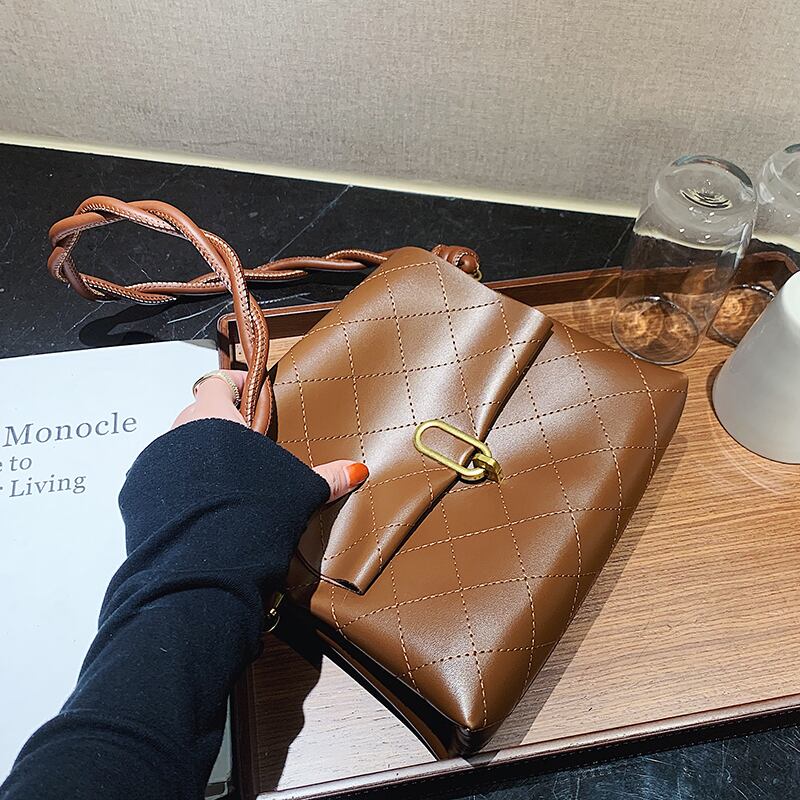 レッドシングル 刺繍 オータム 秋物 ウィンター 冬物 スクウェア メッセンジャーバッグ 手作りハンドバック4578291119