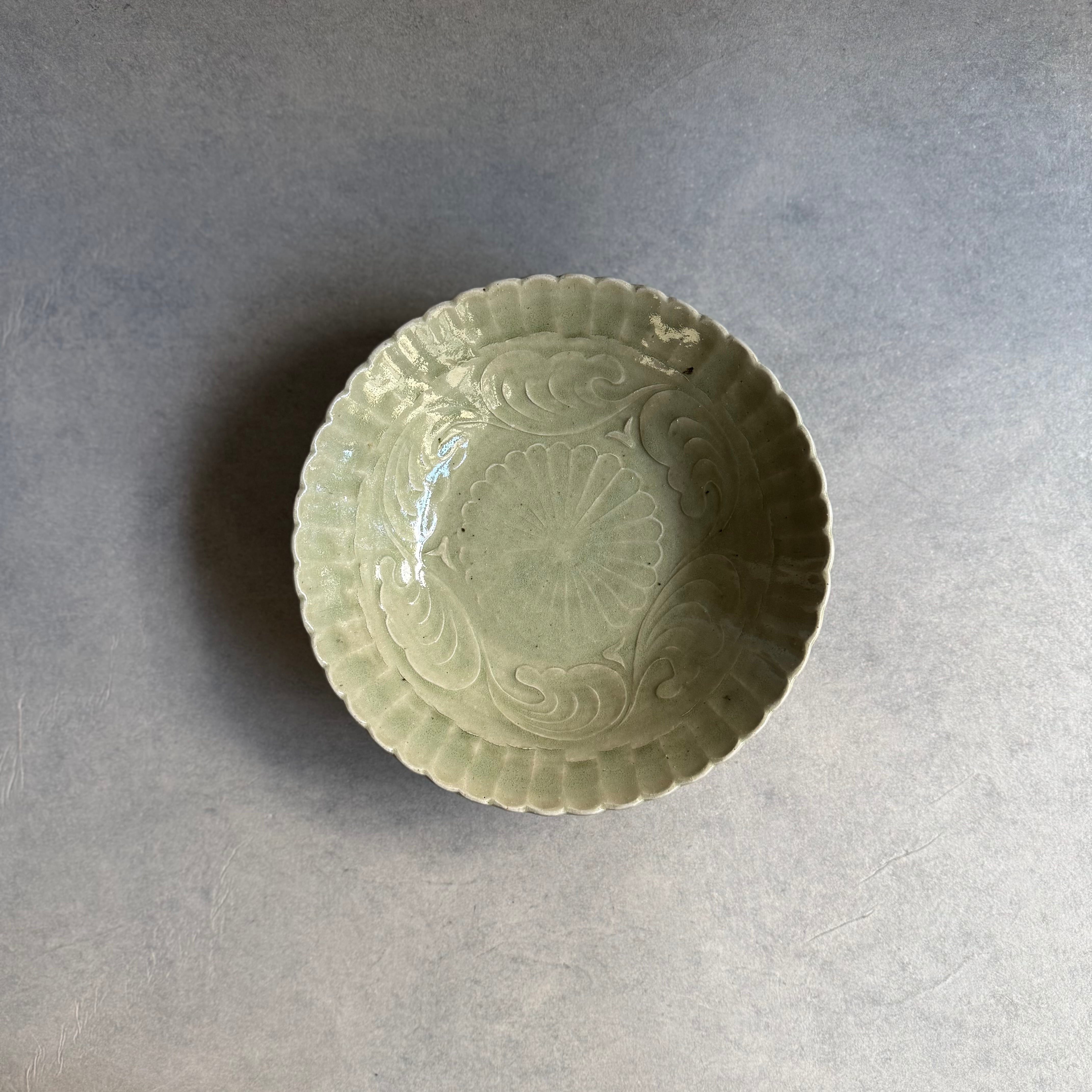 日高伸治 灰釉 印花菊花文碗 安南写 | gallery 一白