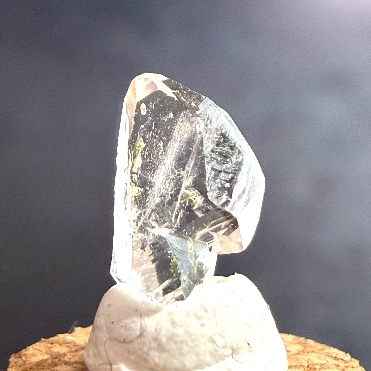 【1640】オイルインクォーツ パキスタン産 1.21ct