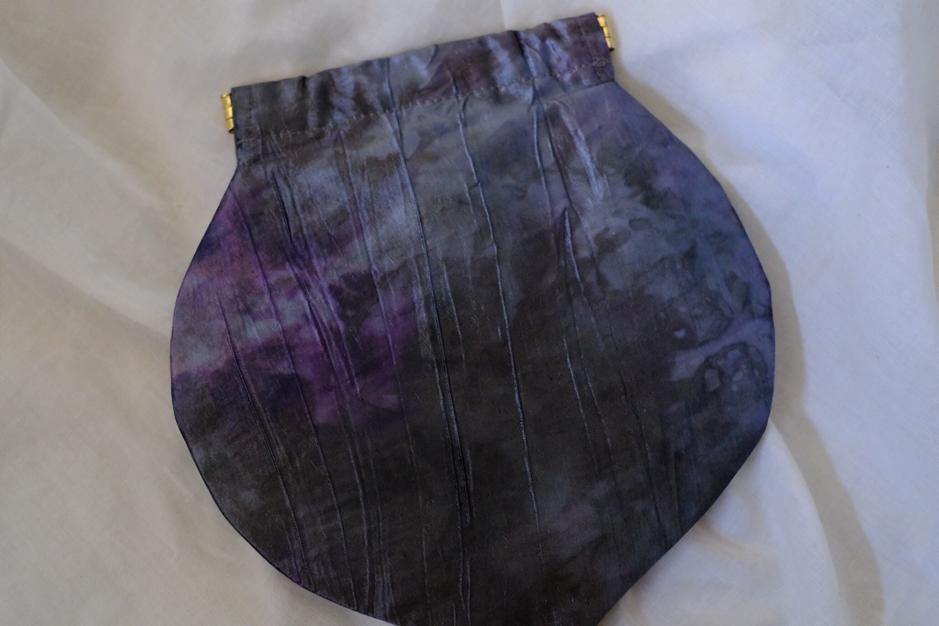 バネ口ポーチ　o-0528