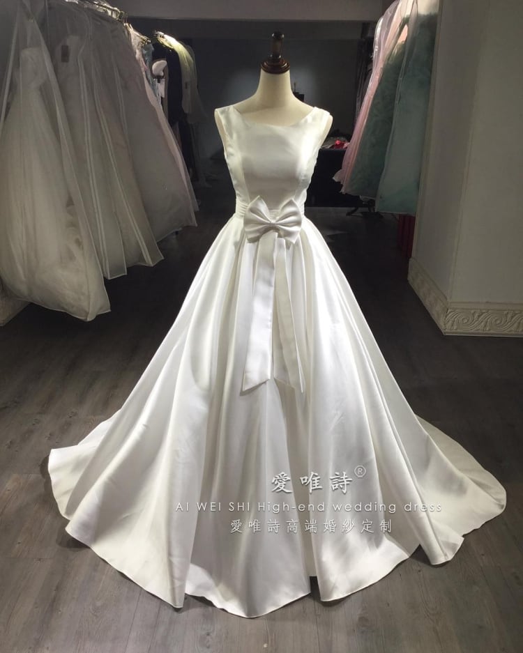 ウエディングドレス 光沢サテン Aライン リボン タンクトップ
