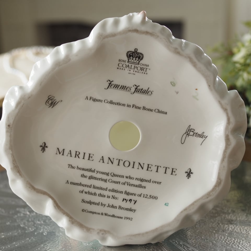 人気】英国コールポート 限定フィギュリン マリーアントワネット F9