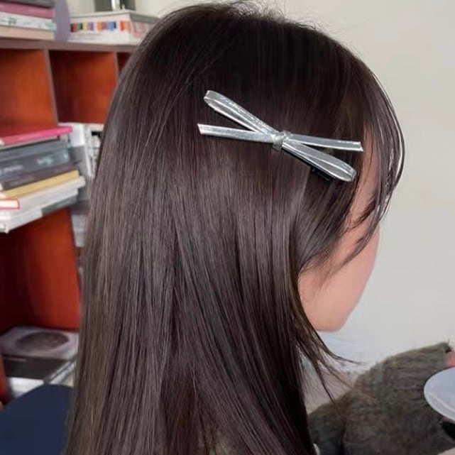 Silver Ribbon Pin Set