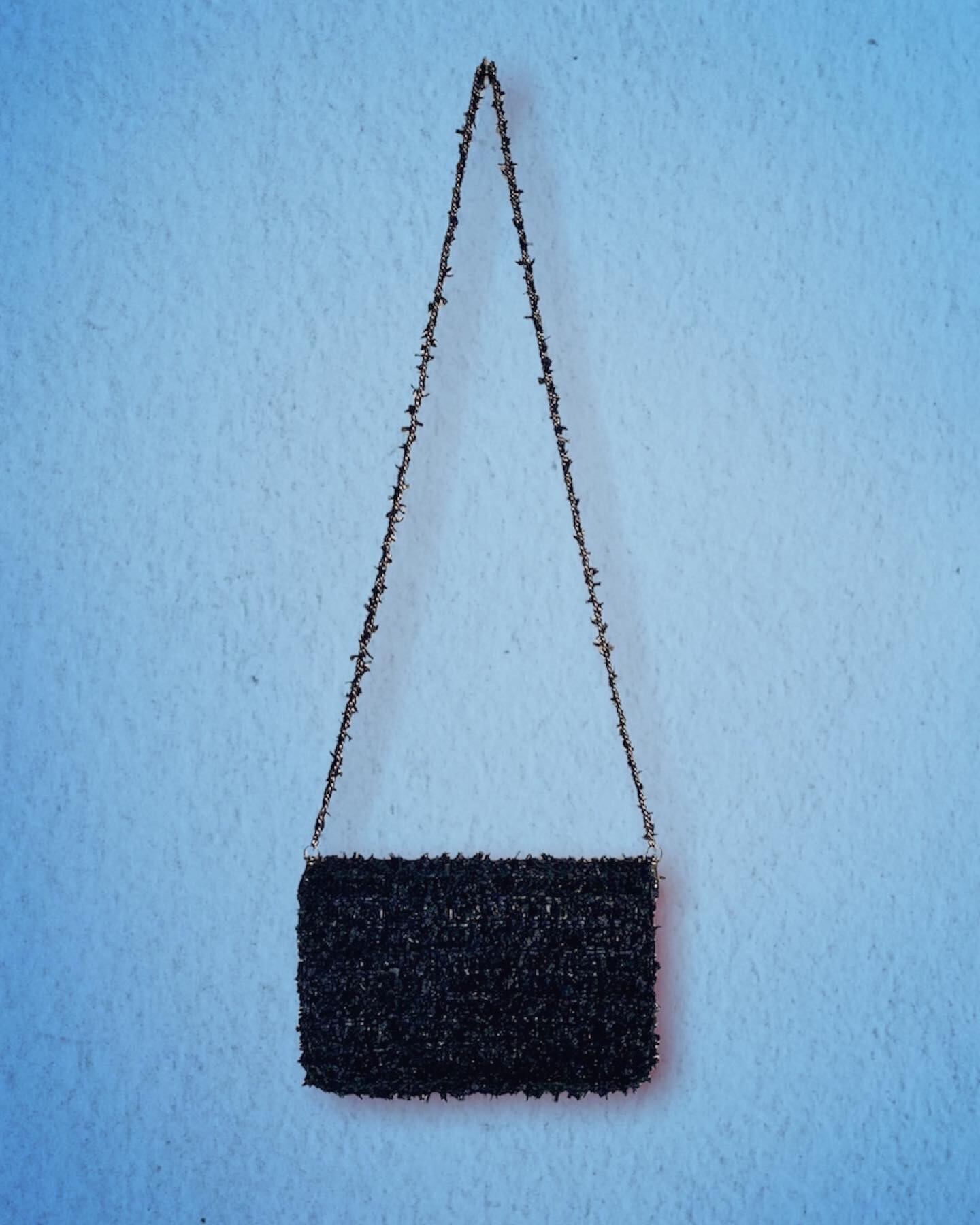 色々な黒い糸で編んだ まるでツイードみたいなチェーンショルダーbag Marigold