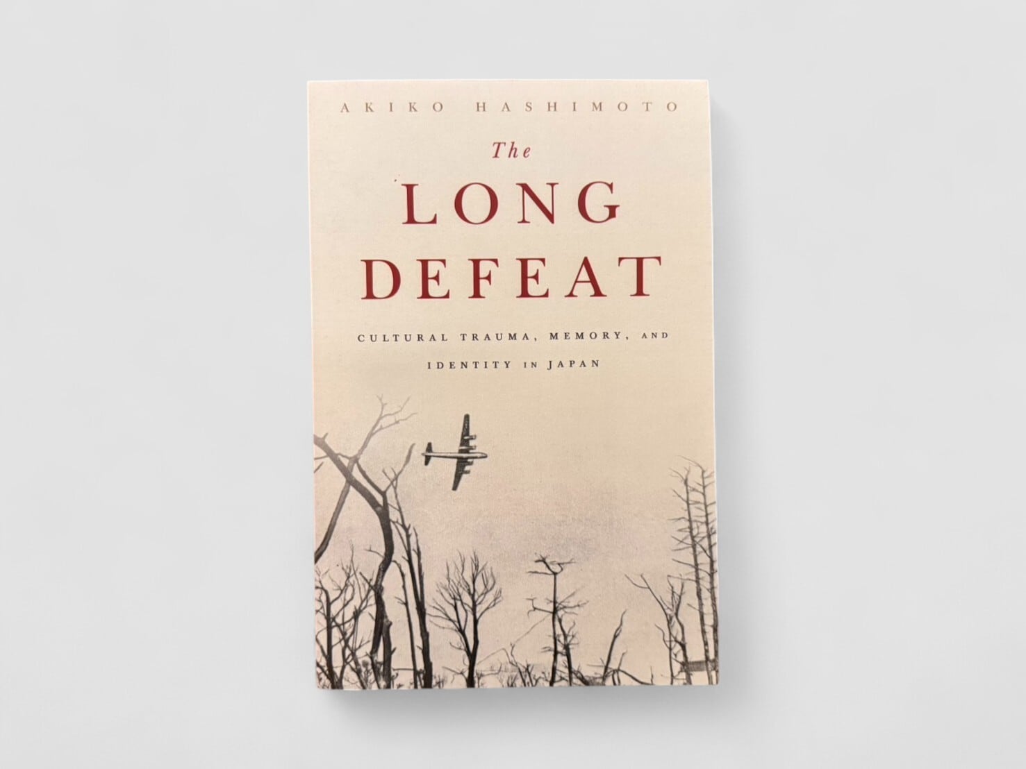 【SJ605】The Long Defeat: Cultural Trauma, Memory, and Identity in Japan(2015) /Akiko Hashimoto