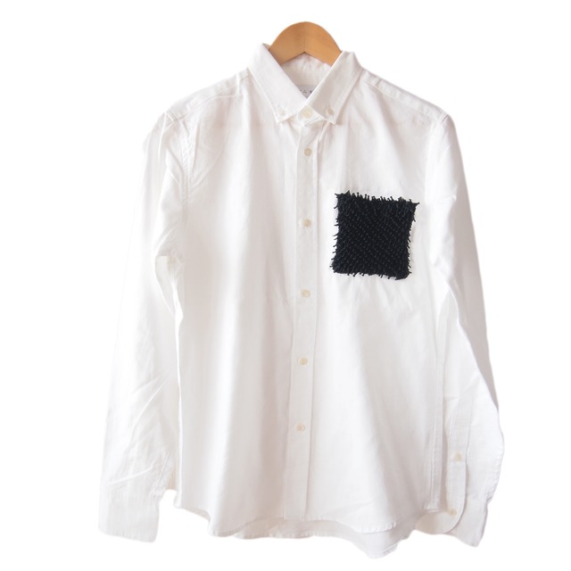 <ブラック>ユニーク×伝統工芸　クモ絞り（有松絞り）生地を使用したオックスフォードメンズシャツ by ツムギラボ