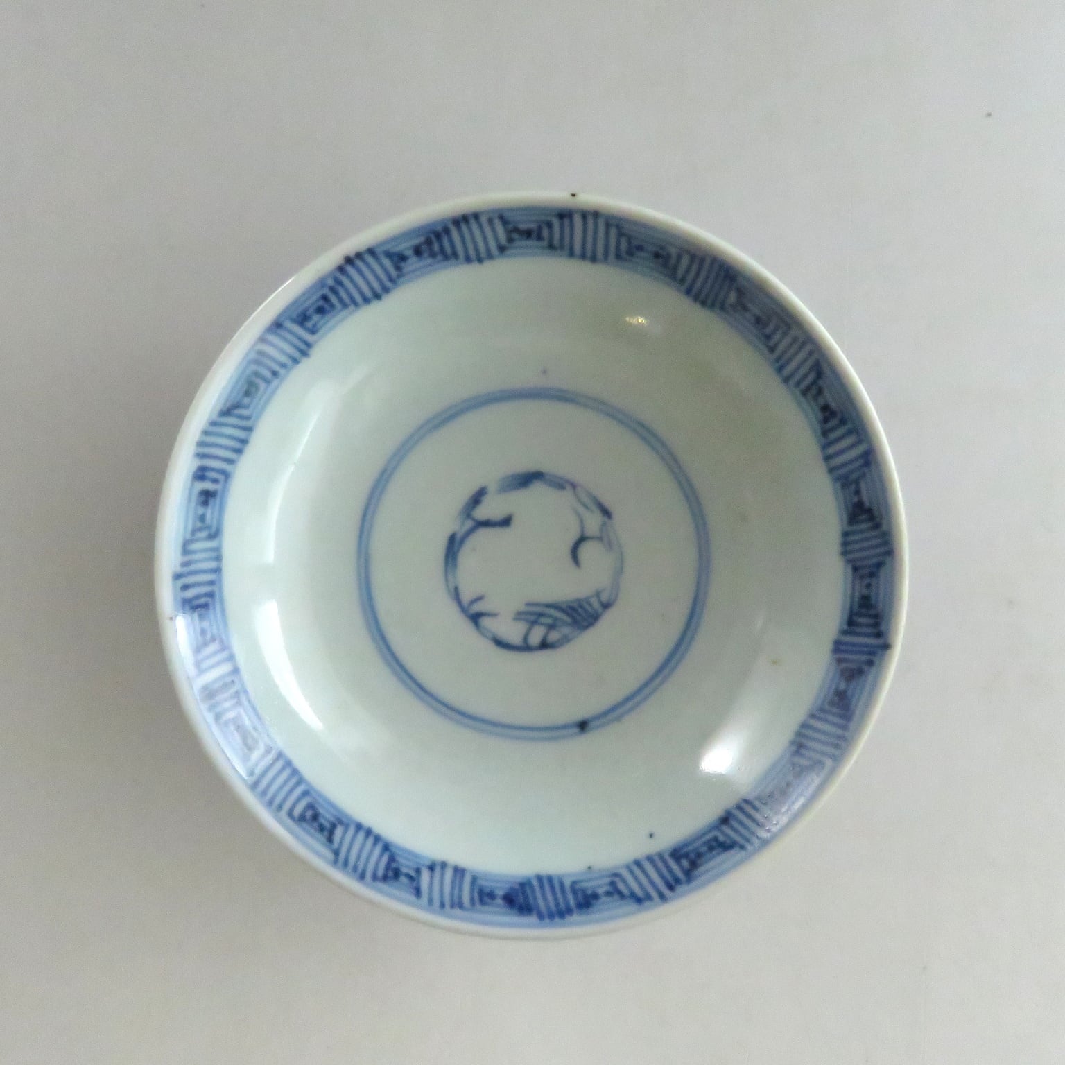 伊万里焼(江戸期 1810年頃) 地紋祥瑞染付写 見立て蓋碗 約80cc 江戸