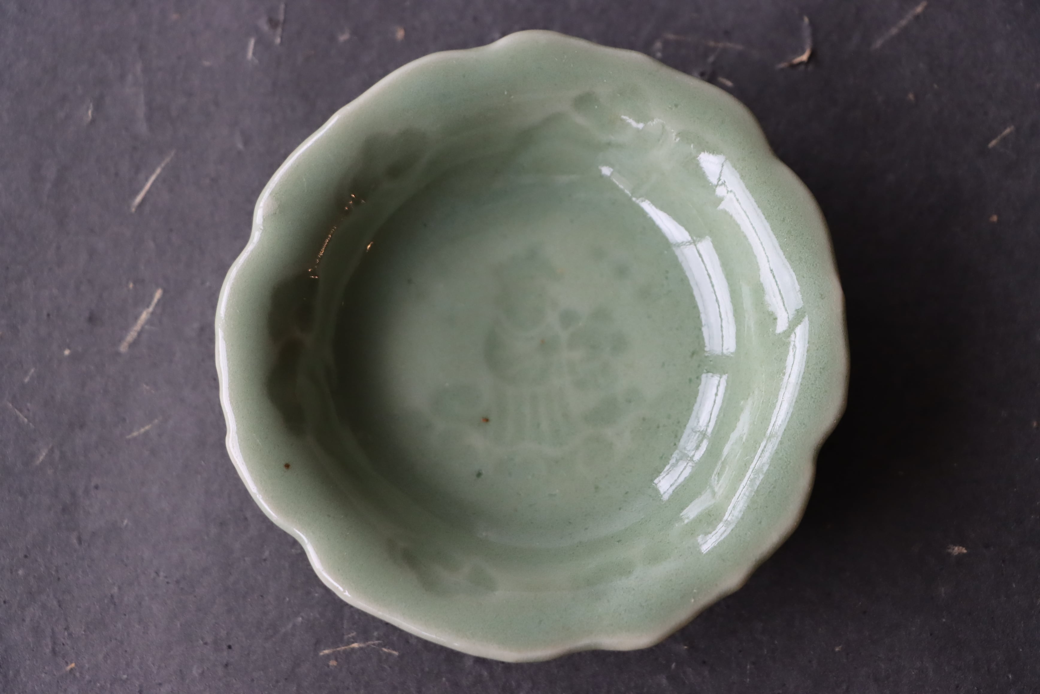三田青磁 人物文 小皿/Celadon small plate | (有)新原美術