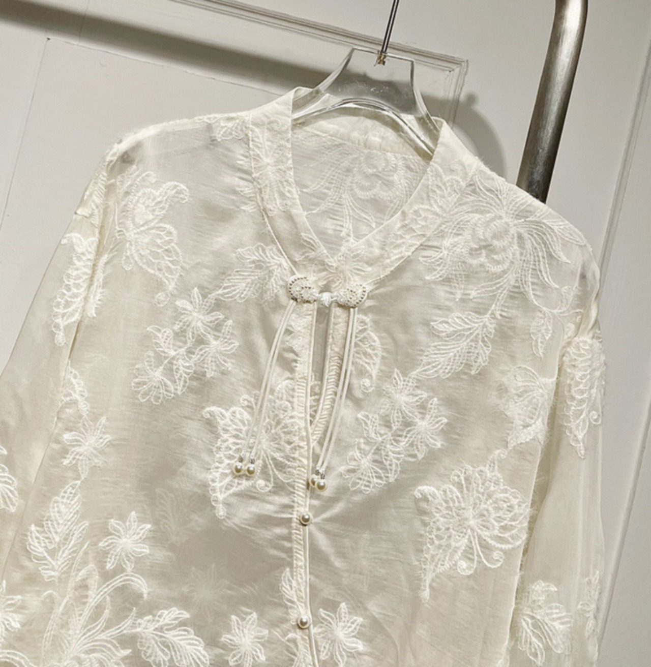 フリンジ付きテンセル刺繍ジャカードブラウス