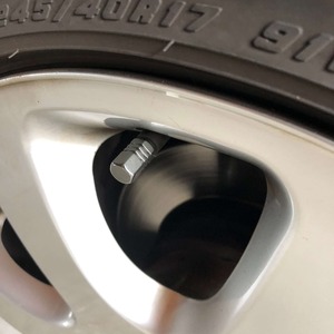 レプトンパワーバルブキャップ 燃費 向上 グッズ 車 パワーアップ トルク アップ 静電気 除去 チューニングパーツ…