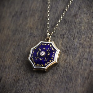 Royal Blue Enamel & Diamond Gold Locket Pendant　ロイヤルブルー　ギヨシェ・エナメル　＆　ダイヤモンド　  ゴールド　ロケットペンダント