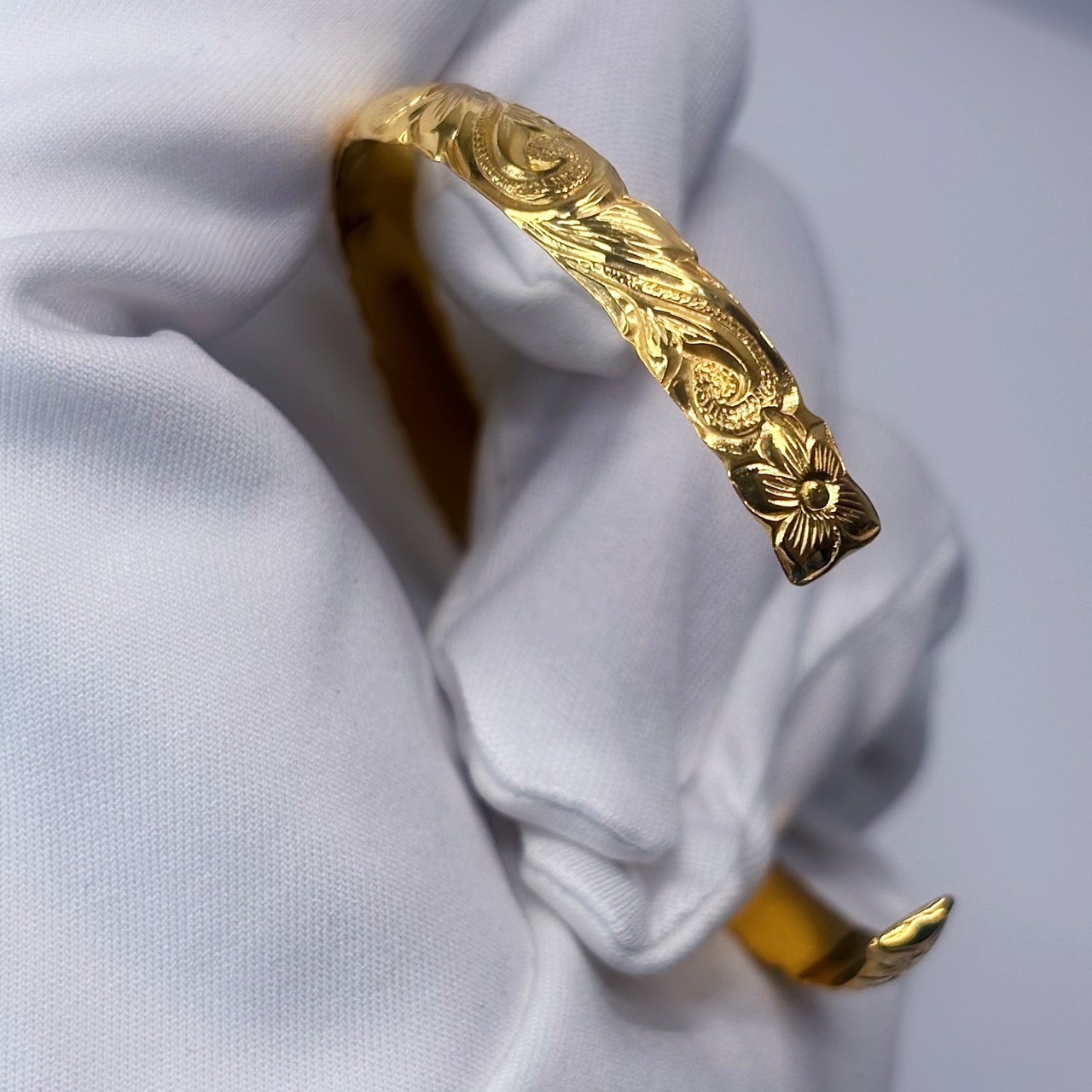 Classic Hawaiian Bangle -Heritage / Gold-