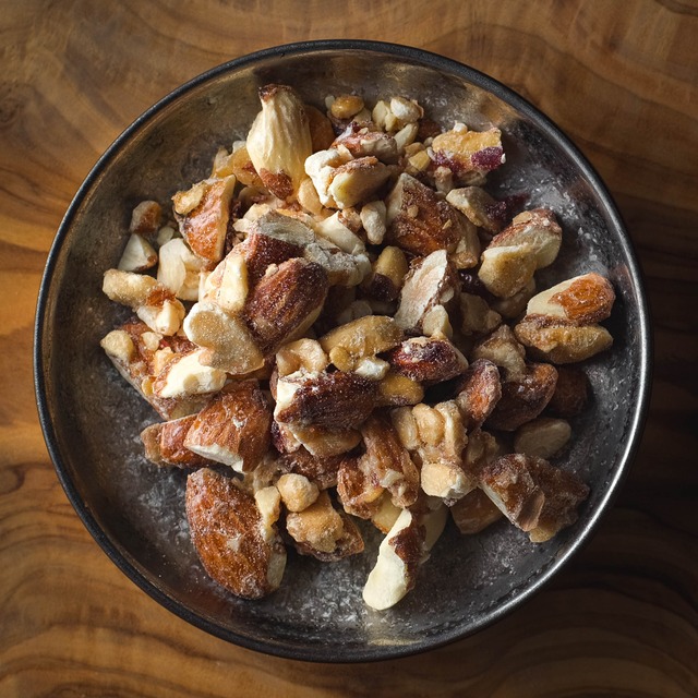 ナッツキューブB品1kg＜数量限定/バルク品＞