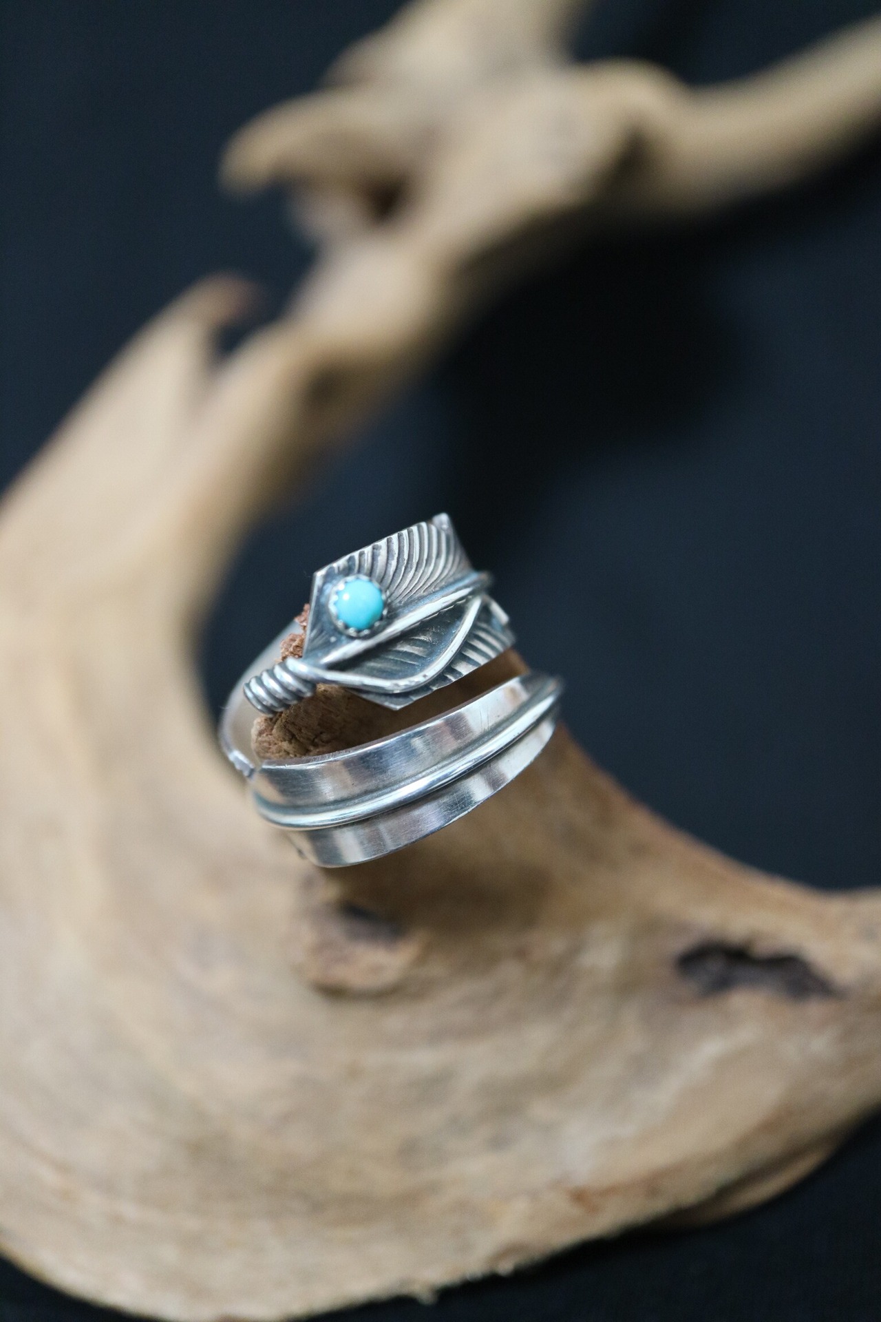 ナバホ族 ターコイズフェザーリング