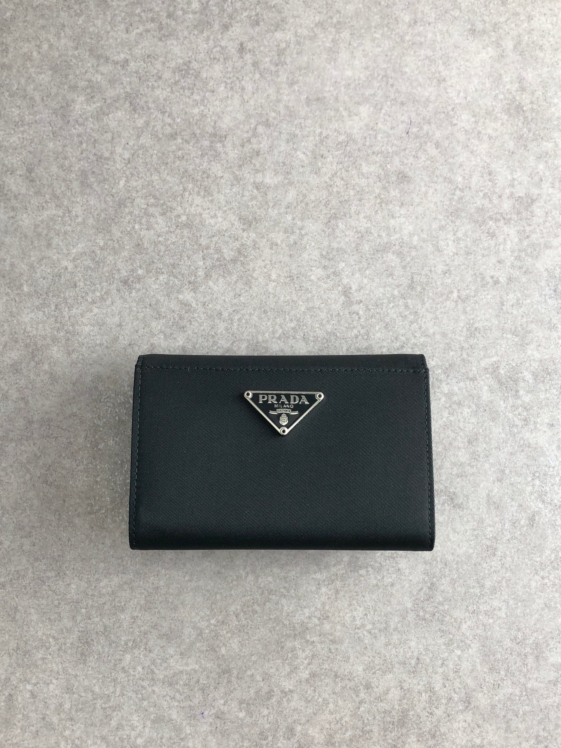 PRADA プラダ 財布 ブラック トライアングルロゴ ナイロン 3つ折り vintage ヴィンテージ オールド d6ehtk